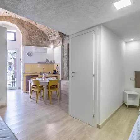 Holiday home Dammuso Almendra *